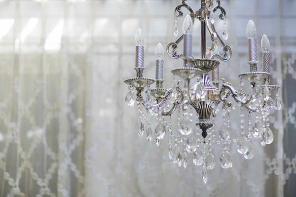 Lustre : quel modèle choisir pour égayer votre salon ?