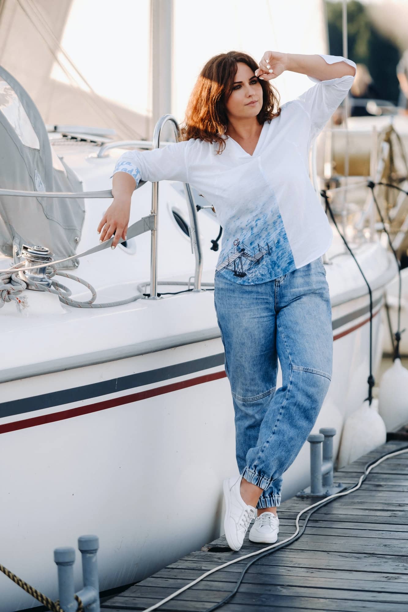 Yoga et bien-être à bord d’un yacht.